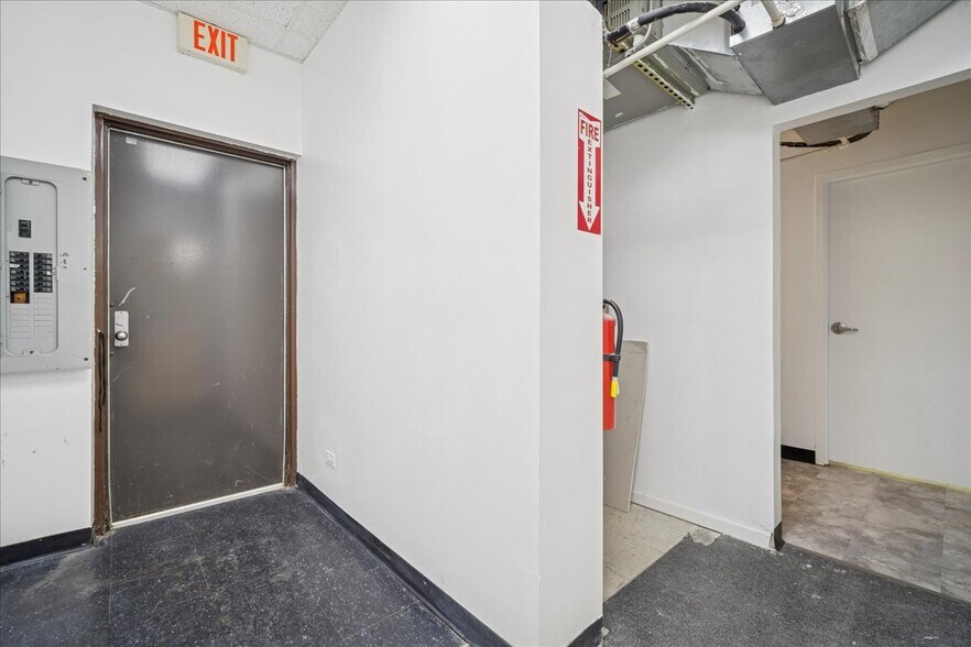 More Photos Of 1226-1238 N River Rd, Mount Prospect Freestanding For Lease