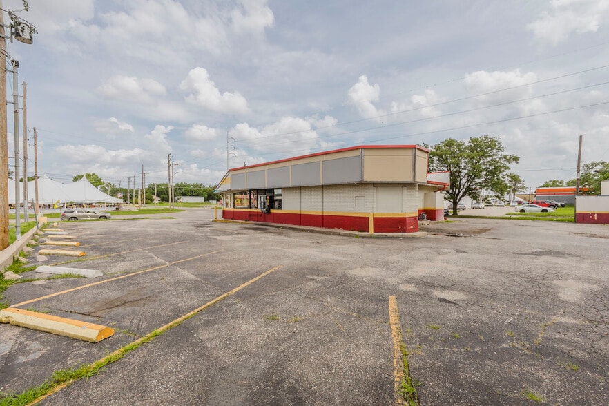 More Photos Of 503 N West St, Wichita Fast Food For Sale