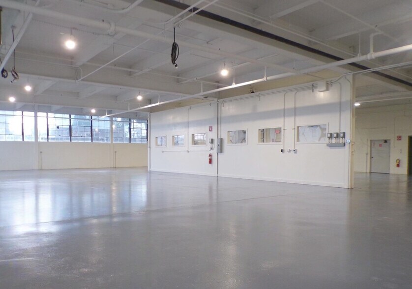 More Photos Of 40 Merritt St, Port Chester Manufacturing For Lease