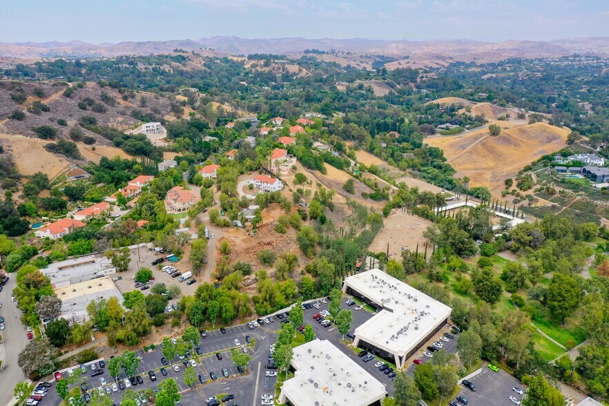 More Photos Of 5022-5038 Parkway Calabasas, Calabasas Land For Lease