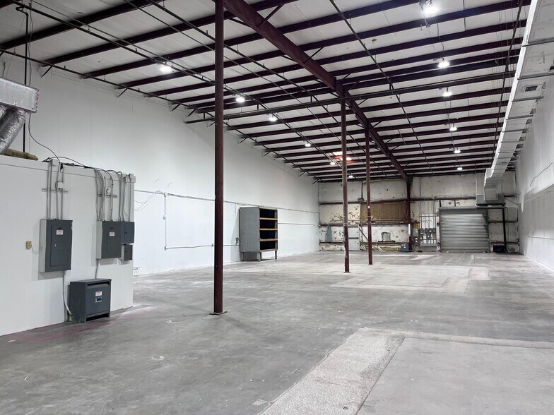 More Photos Of 3032-3090 44th Ave N, Saint Petersburg Warehouse For Lease