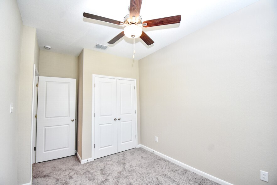 More Photos Of 6202 Oakland Rdg, San Antonio Apartments For Sale