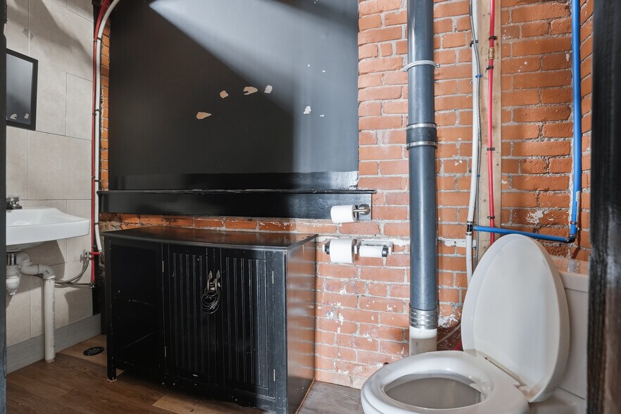 More Photos Of 120 Webster St, Pawtucket Manufacturing For Sale