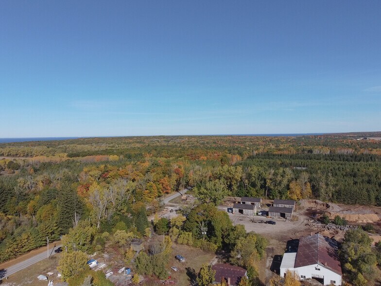 More Photos Of 5052 Reynolds Rd, Sturgeon Bay Flex For Sale