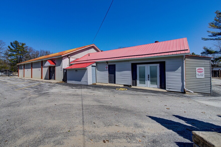 More Photos Of 1367 Mosley St, Wasaga Beach Office For Sale