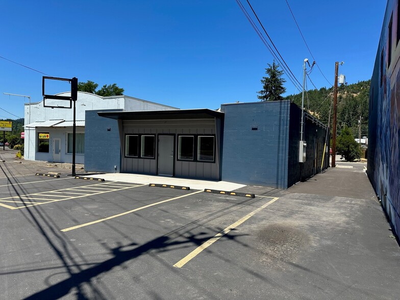 Primary Photo Of 48017 Highway 58, Oakridge Storefront For Sale