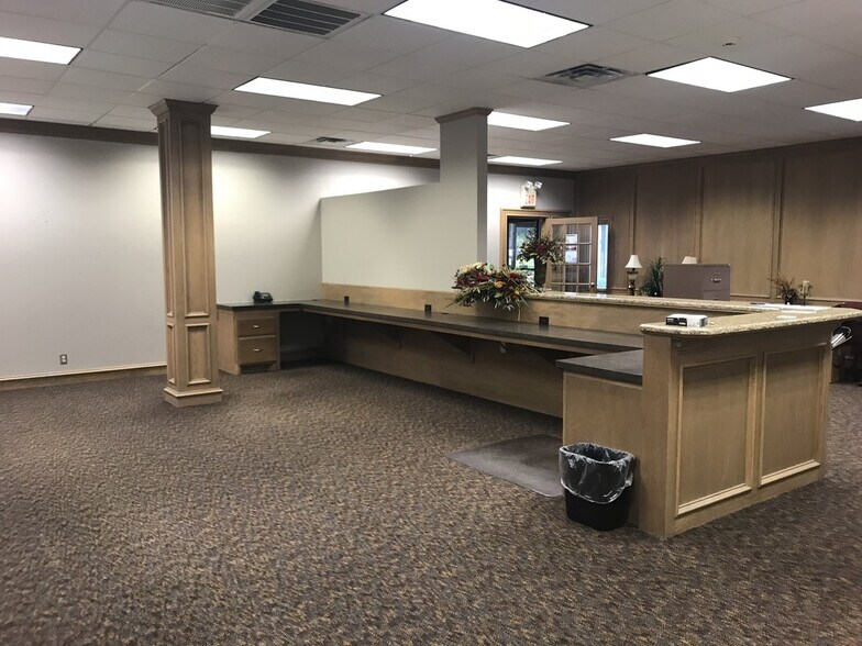 More Photos Of 2110-2120 S Broadway, Edmond Office For Lease