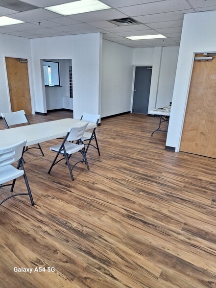 More Photos Of 5211 Oster Rd, Sheffield Village Truck Terminal For Lease
