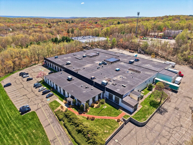 More Photos Of 562 Captain Neville Dr, Waterbury Manufacturing For Lease