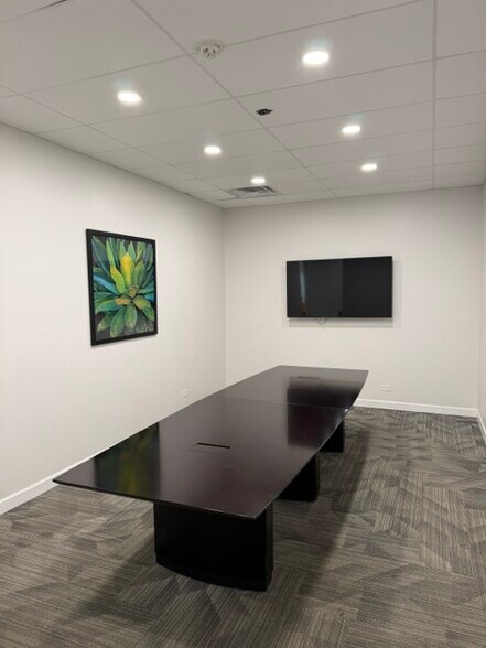 More Photos Of 28835 N Herky Dr, Lake Bluff Warehouse For Lease