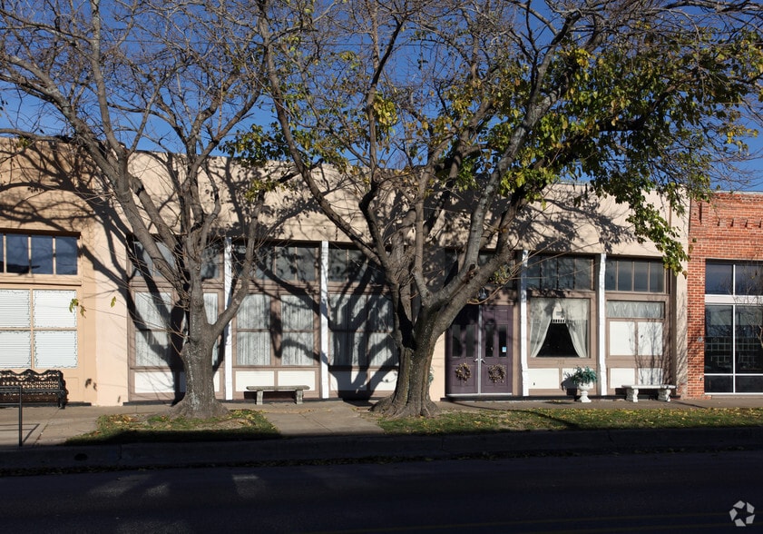 More Photos Of 208 S Bois D Arc St, Forney Storefront Retail Office For Lease