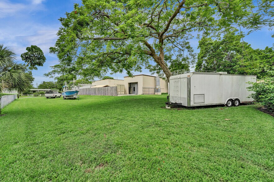 More Photos Of 121 SE 1st Ave, Dania Beach Auto Repair For Lease