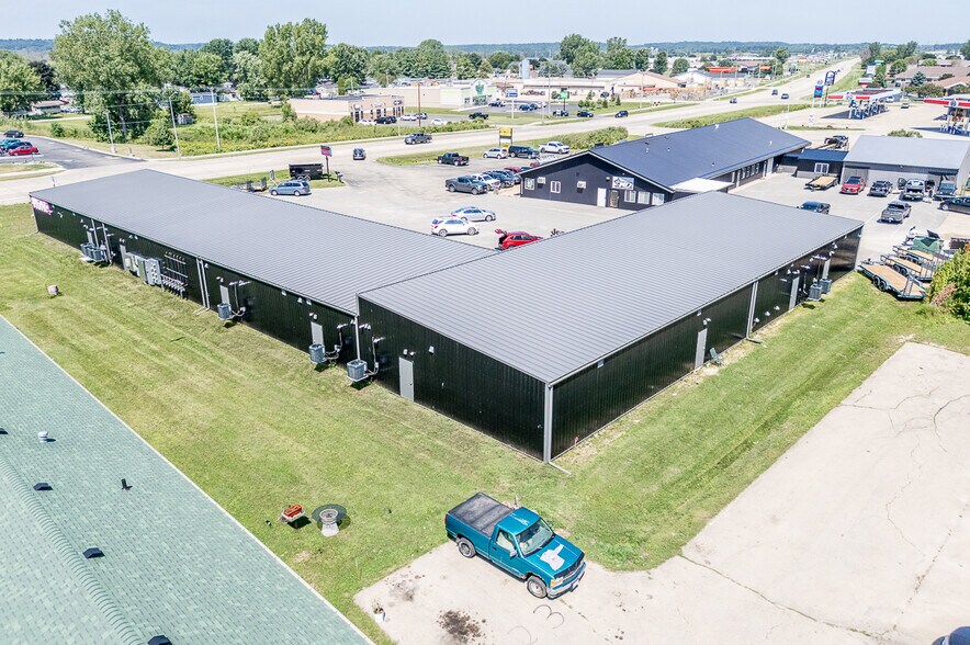 More Photos Of 1186 N Shawano St, New London General Retail For Lease