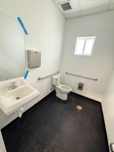 More Photos Of 2300-2340 W 8th Ave, Hialeah Radio TVTransmission Facilities For Lease