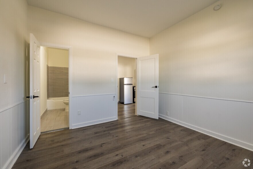 More Photos Of 218 N Pinellas Ave, Tarpon Springs Apartments For Lease