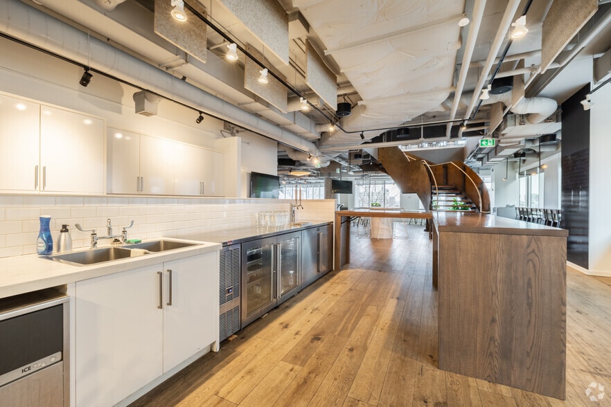 More Photos Of 150 Elgin St, Ottawa Office For Sale