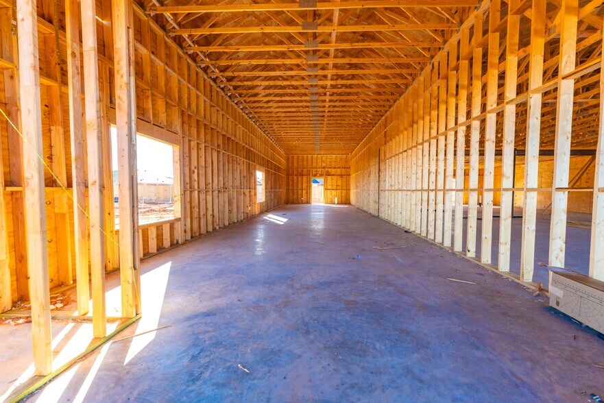 More Photos Of 607 Tradewinds Blvd, Midland Land For Lease