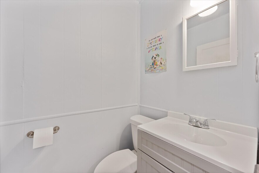 More Photos Of 313 E Main St, Humble Storefront Retail Office For Lease