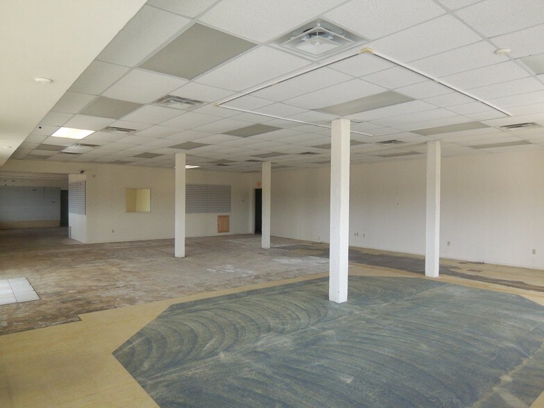 More Photos Of 2120 N 14th St, Ponca City Freestanding For Lease