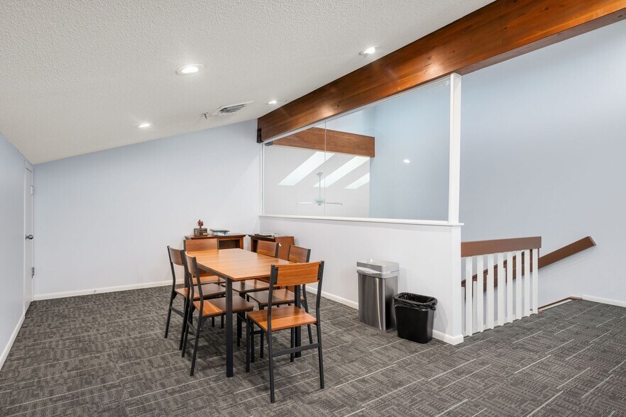 More Photos Of 7815 Telegraph Rd, Bloomington Office For Sale