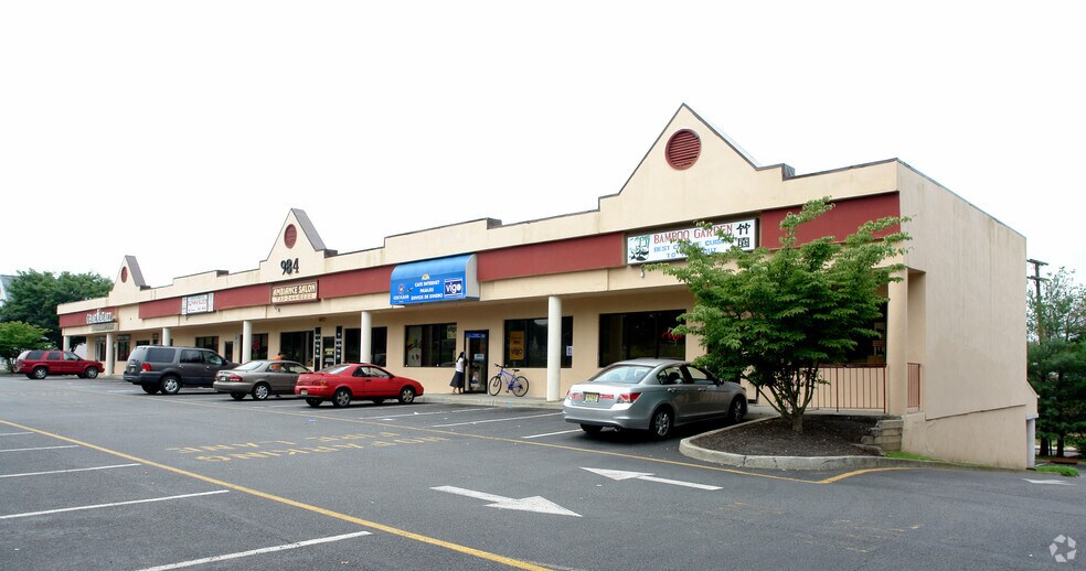 More Photos Of 984 Lakewood Rd, Toms River Freestanding For Lease