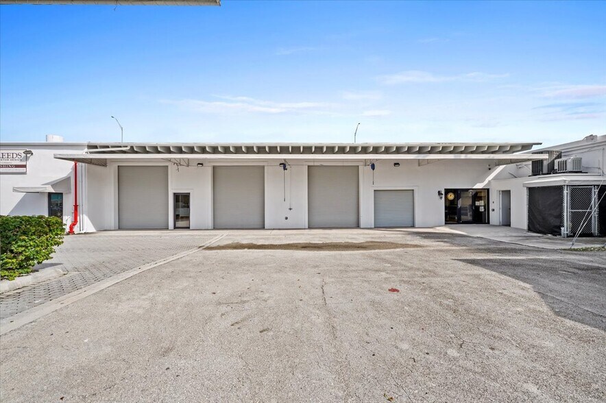 More Photos Of 4010 Miller Ave, West Palm Beach Light Distribution For Sale