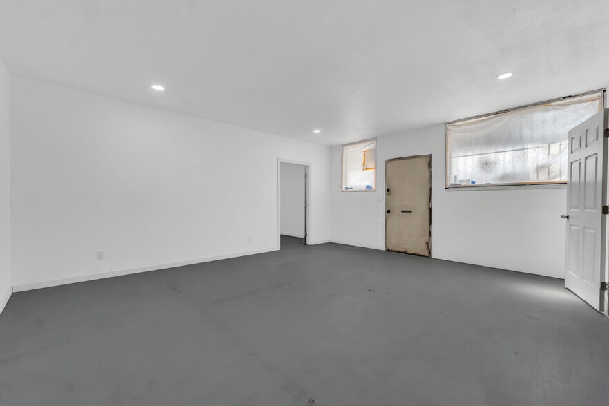 More Photos Of 1626-1640 Pine St, Oxnard Warehouse For Sale