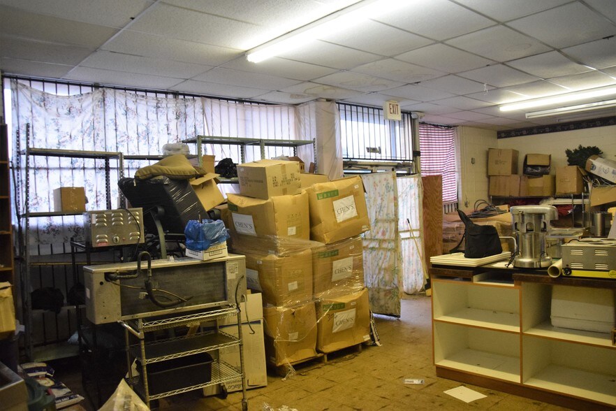 More Photos Of 21048-21054 Kelly Rd, Eastpointe Storefront For Sale