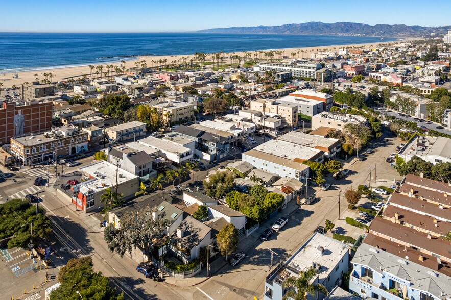 More Photos Of 2008-2020 Strongs Dr, Venice Apartments For Sale