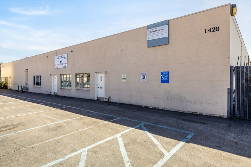 More Photos Of 1428 W South Central Park Ave, Anaheim Warehouse For Lease
