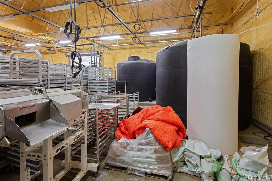 More Photos Of 7800 7706 7708 7710 County Rod 152, Salida Manufacturing For Sale