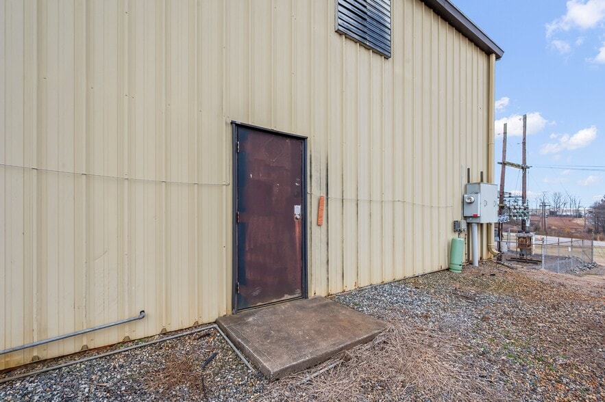 More Photos Of 110 Orbit Rd, Statesville Flex For Lease