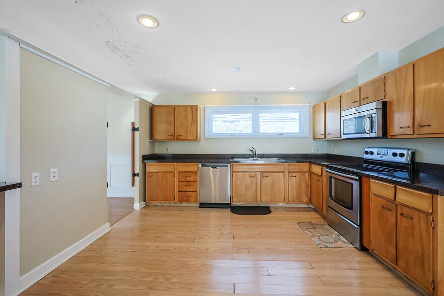 More Photos Of 338 Church St, Whitinsville Medical For Sale
