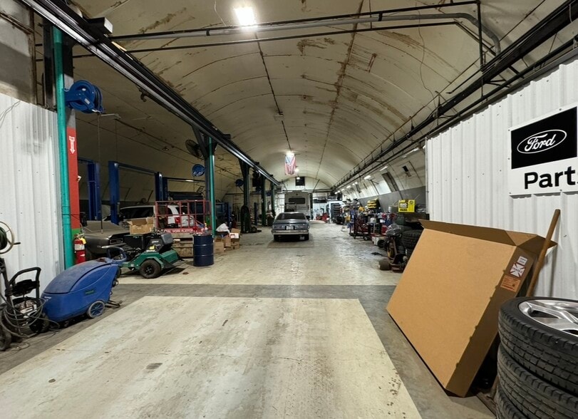 More Photos Of 201 S Mill St, South Lyon Manufacturing For Sale