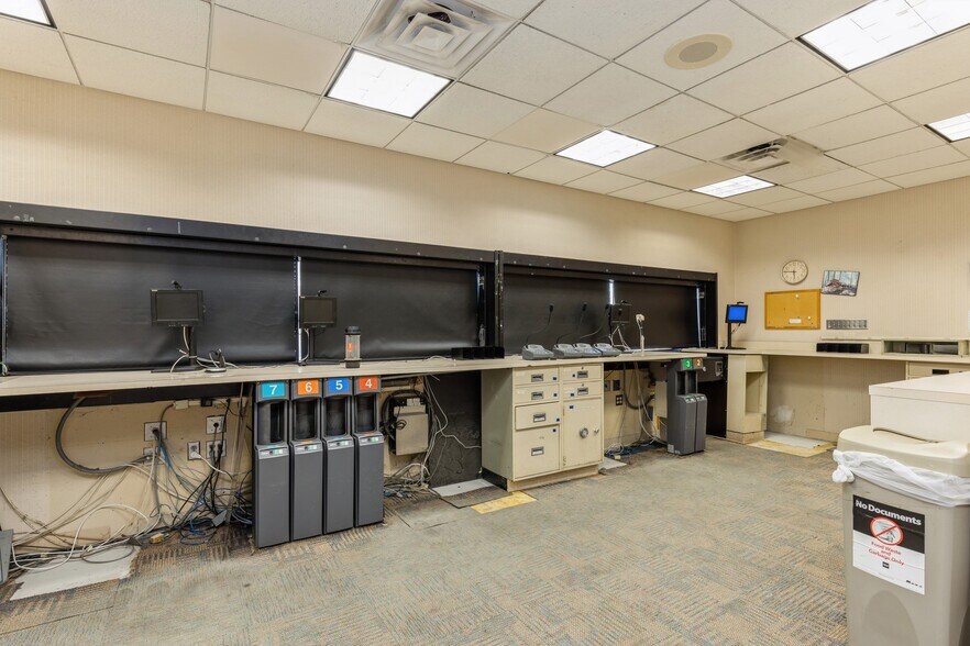 More Photos Of 4505 Douglas Ave, Des Moines General Retail For Sale