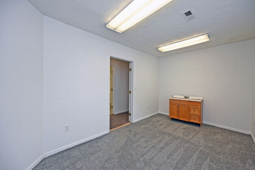 More Photos Of 9101 N Dixie Dr, Dayton Storefront Retail Office For Sale