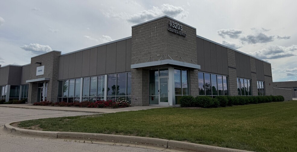 Primary Photo Of 13203 Globe Dr, Mount Pleasant Showroom For Lease
