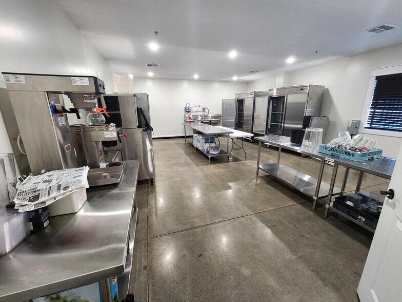 More Photos Of 232 Bordeaux Dr, Thomson Specialty For Sale