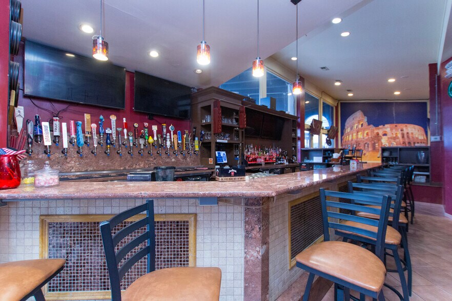 More Photos Of 11505 S Memorial Pky, Huntsville Storefront For Lease