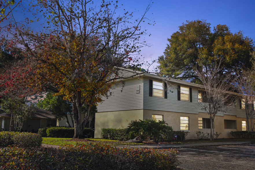 Primary Photo Of 609 Golden Raintree Pl, Brandon Apartments For Sale