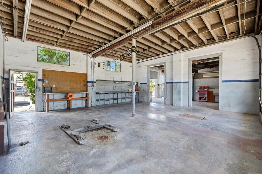 More Photos Of 10 N Main St, Chiefland Service Station For Sale