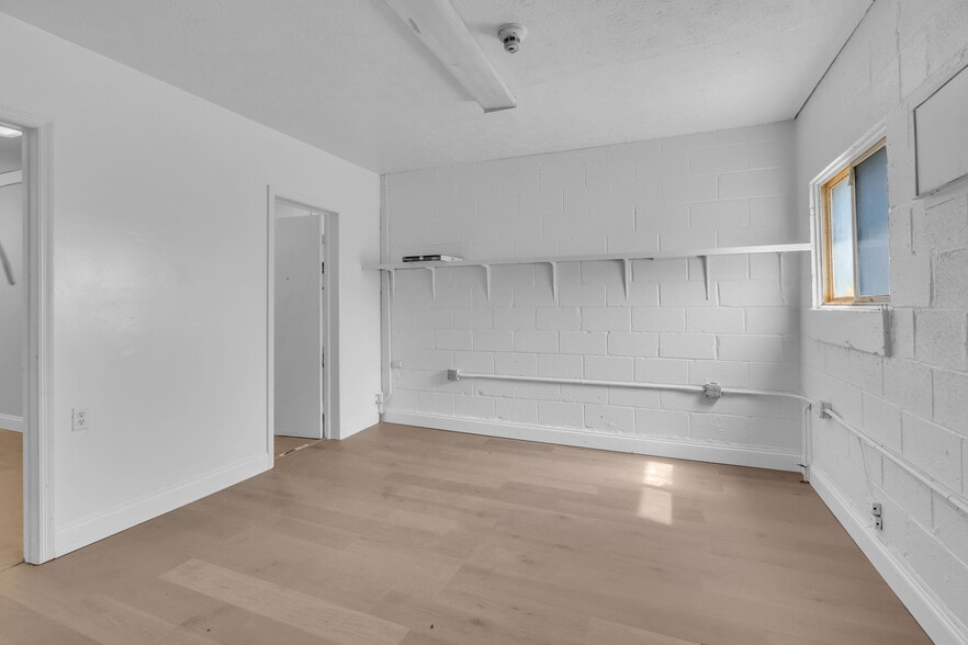 More Photos Of 449 N Cameron St, Winchester Manufacturing For Lease