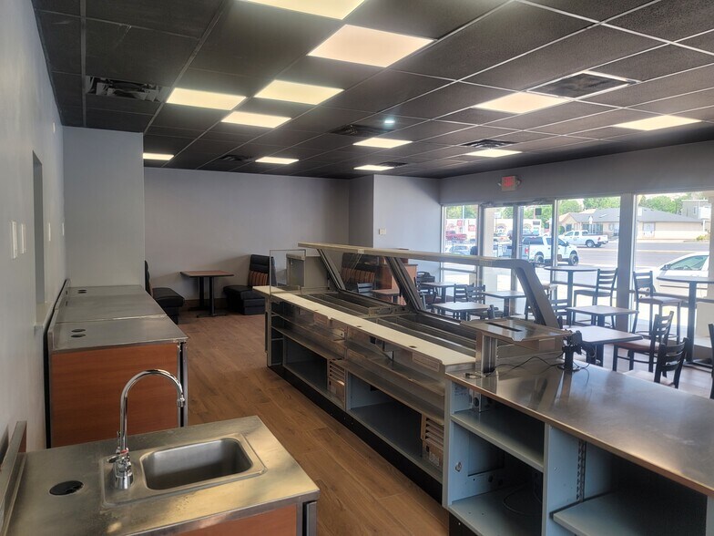 More Photos Of 46-48 E State Rd, Pleasant Grove Fast Food For Lease