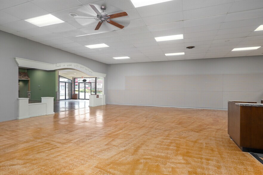 More Photos Of 11966 State Hwy 13, Kimberling City General Retail For Sale