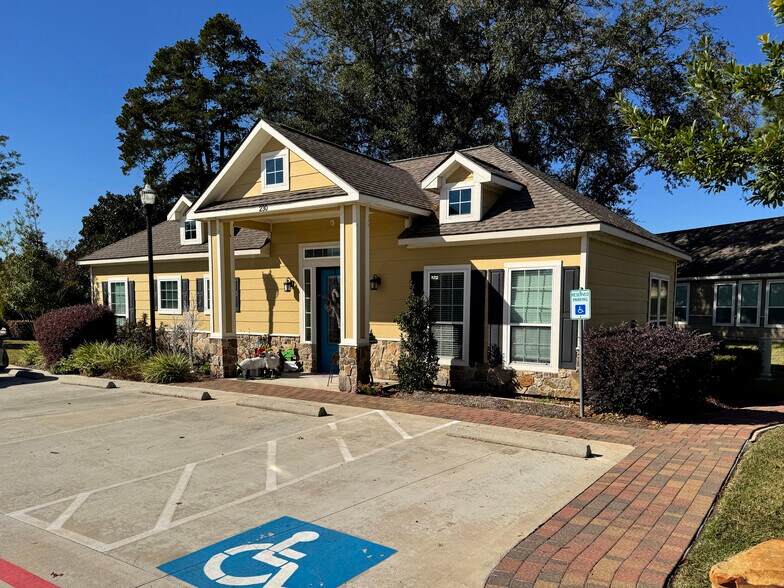 More Photos Of 8900 Eastloch Dr, Spring Unknown For Lease