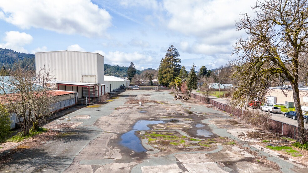 More Photos Of 934 S Main St, Willits Manufacturing For Lease