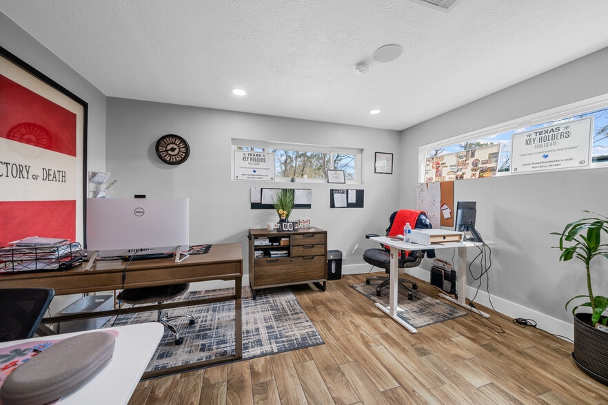 More Photos Of 29519 W Hawthorne Dr, Spring Flex For Sale