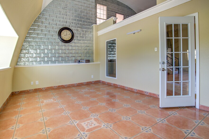 More Photos Of 1319 March Rd, San Antonio Loft Creative Space For Lease