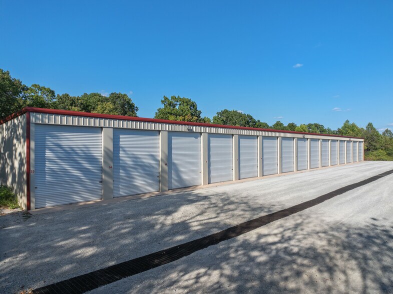 More Photos Of 50 Voss Ln, Huntingdon Self Storage For Sale