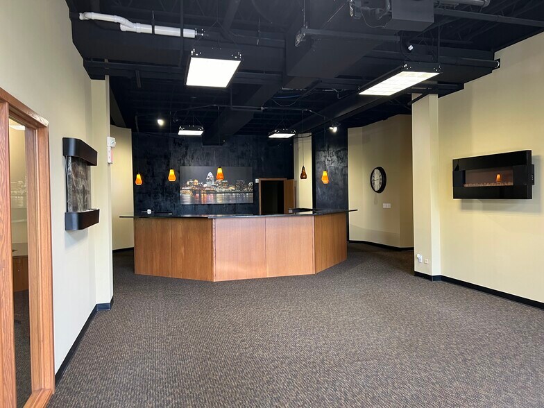 More Photos Of 11085 Montgomery Rd, Montgomery Flex For Lease